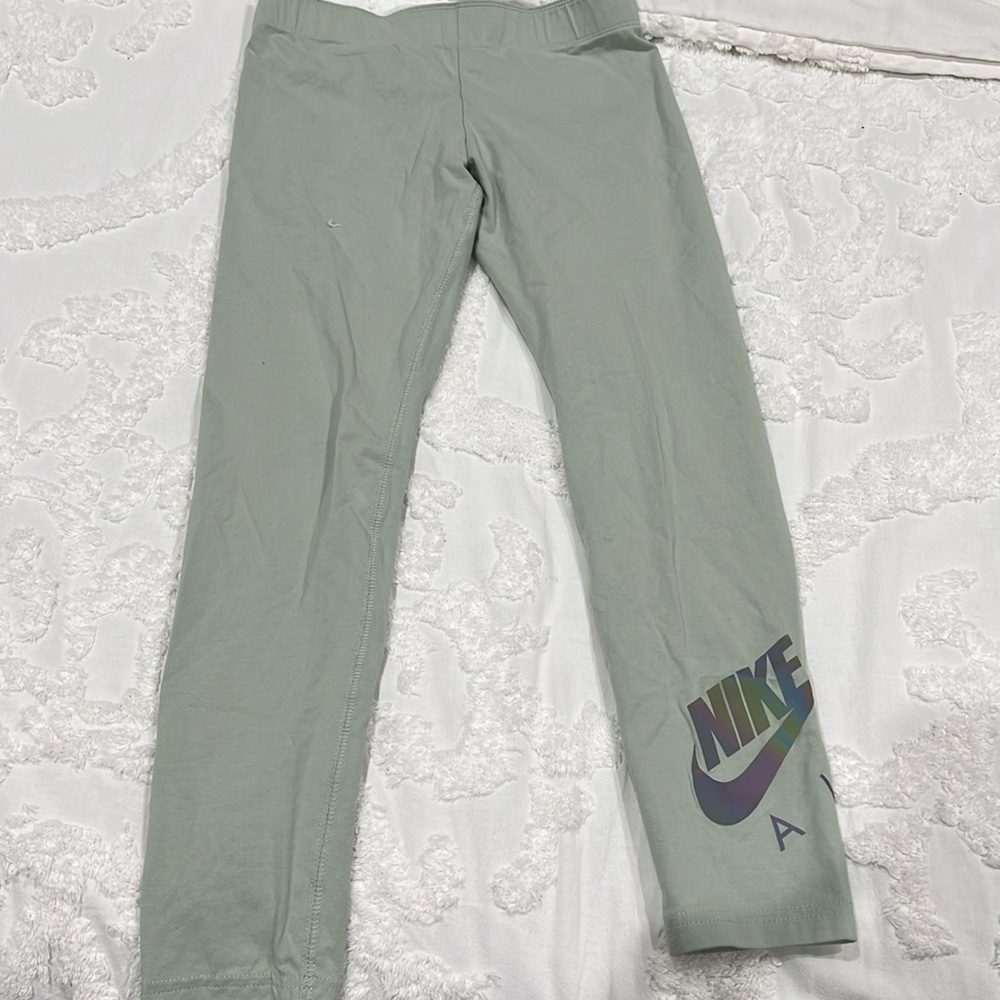 Girls Nike leggings